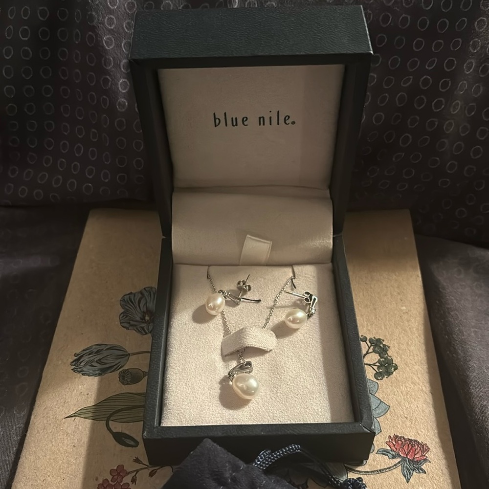 Blue Nile Freshwater Pearl Sterling Silver Necklace and Earrings Set